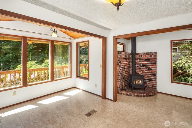 10218 SW Tillicum Lane, Vashon, WA 98070