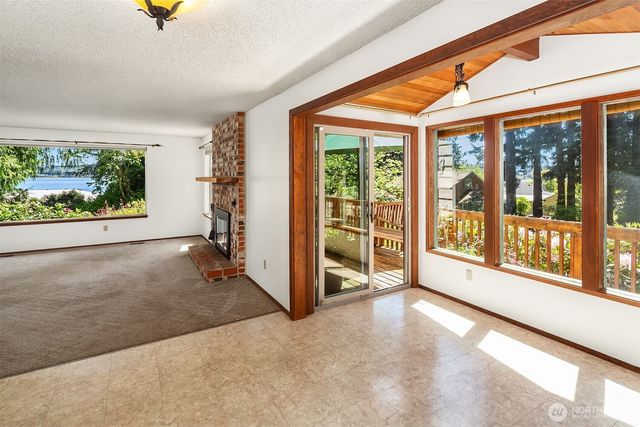 10218 SW Tillicum Lane, Vashon, WA 98070