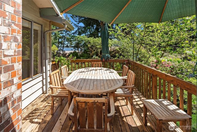 10218 SW Tillicum Lane, Vashon, WA 98070