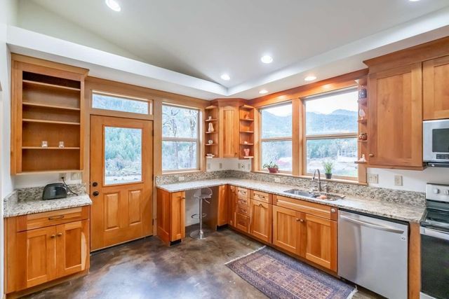 4760 Galls Creek Road, Gold Hill, OR 97525