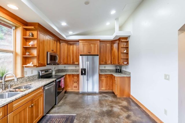 4760 Galls Creek Road, Gold Hill, OR 97525