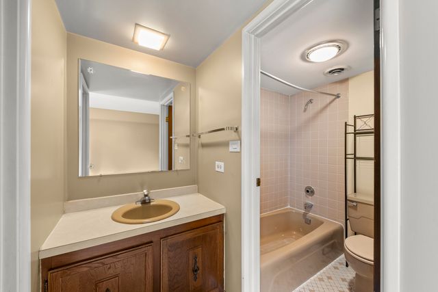 5707 129th Street 2D, Crestwood, IL 60418
