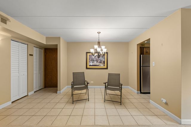 5707 129th Street 2D, Crestwood, IL 60418