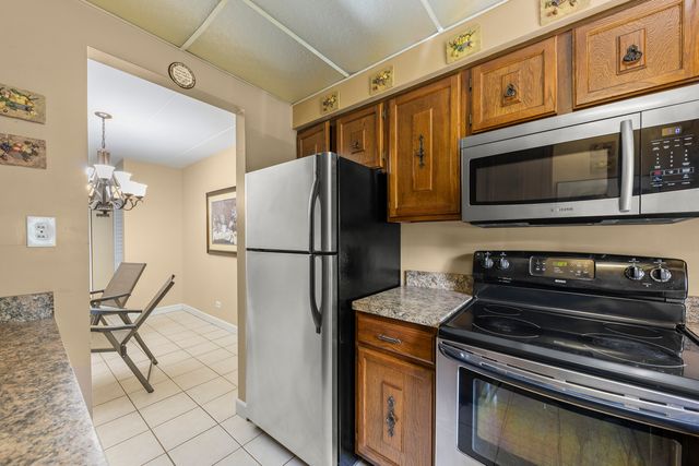5707 129th Street 2D, Crestwood, IL 60418