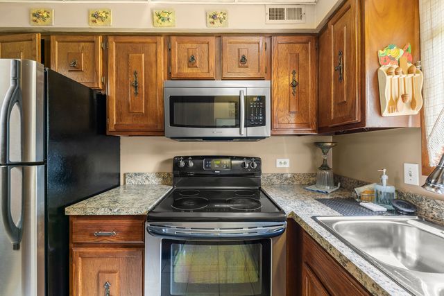 5707 129th Street 2D, Crestwood, IL 60418