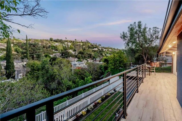 4112 Knobhill Drive, Sherman Oaks, CA 91403