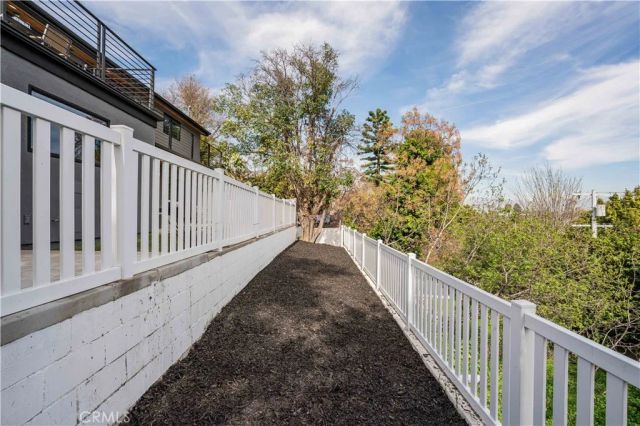 4112 Knobhill Drive, Sherman Oaks, CA 91403