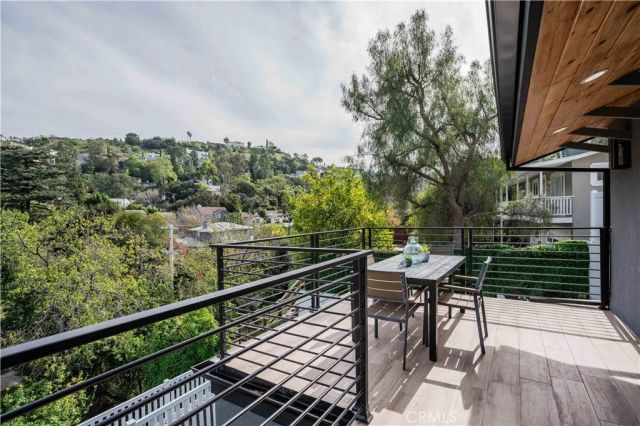 4112 Knobhill Drive, Sherman Oaks, CA 91403