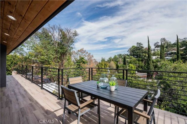 4112 Knobhill Drive, Sherman Oaks, CA 91403