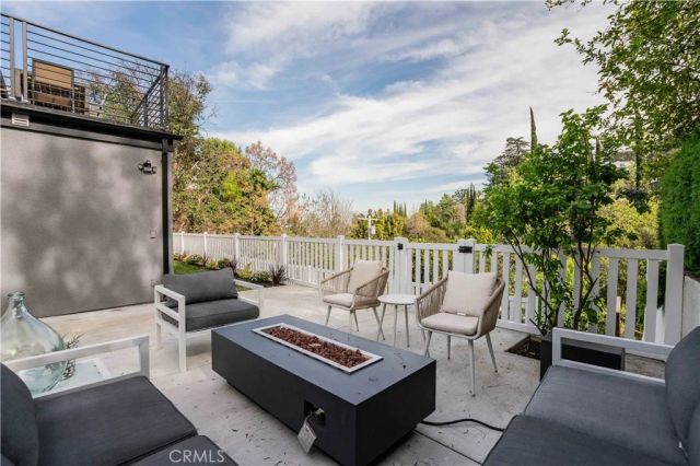 4112 Knobhill Drive, Sherman Oaks, CA 91403