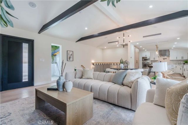 4112 Knobhill Drive, Sherman Oaks, CA 91403