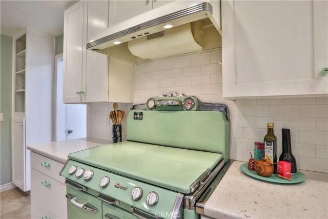 666 W 9th Street, Claremont, CA 91711