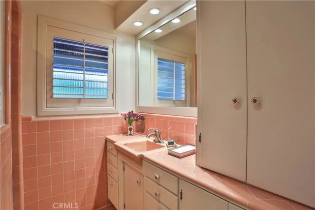 666 W 9th Street, Claremont, CA 91711