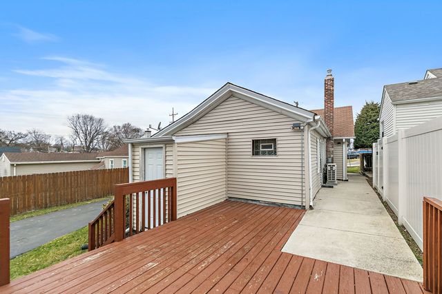 306 Johnson Street, East Dundee, IL 60118