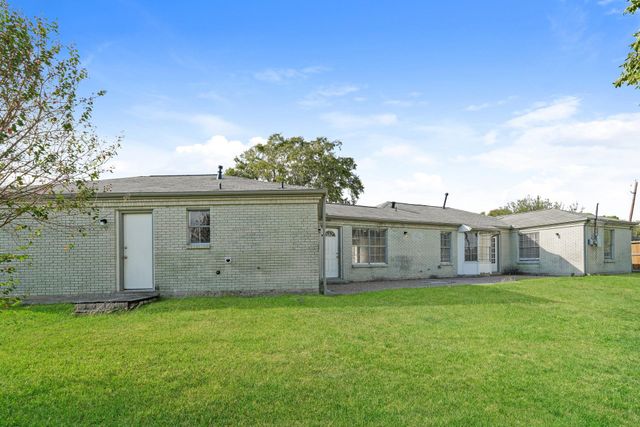 5100 Goose Creek Drive, Baytown, TX 77521