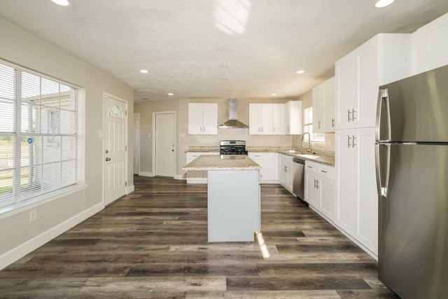 5100 Goose Creek Drive, Baytown, TX 77521