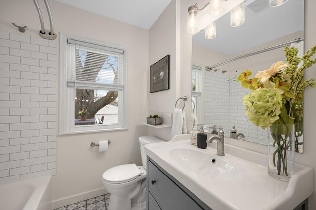 296 Hamline Avenue S, Saint Paul, MN 55105