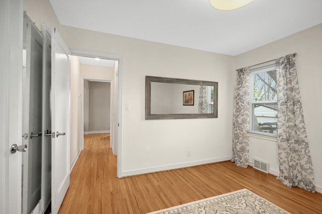 296 Hamline Avenue S, Saint Paul, MN 55105