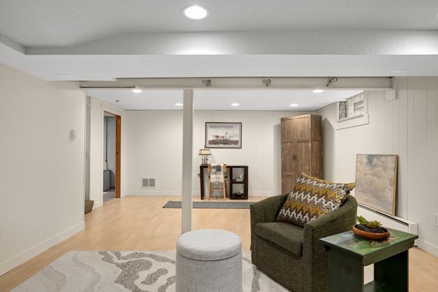 296 Hamline Avenue S, Saint Paul, MN 55105