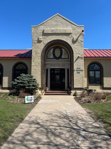 296 Hamline Avenue S, Saint Paul, MN 55105