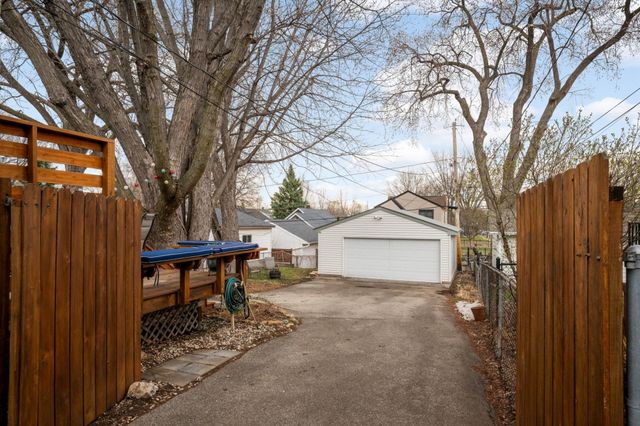 296 Hamline Avenue S, Saint Paul, MN 55105