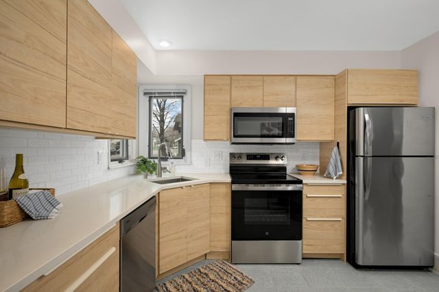 296 Hamline Avenue S, Saint Paul, MN 55105