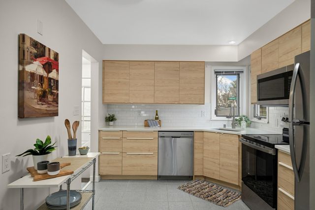 296 Hamline Avenue S, Saint Paul, MN 55105