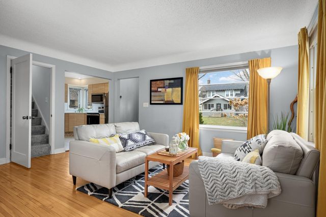 296 Hamline Avenue S, Saint Paul, MN 55105