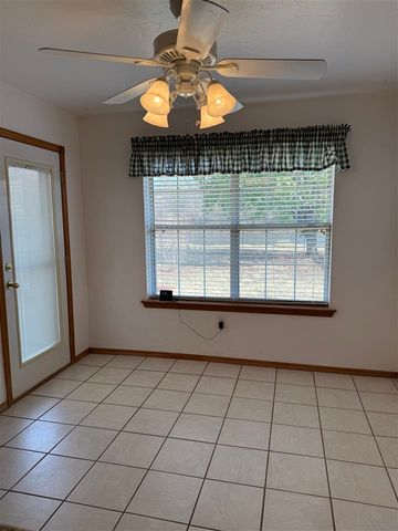 1614 SE Pinewood Dr, Lawton, OK 73501