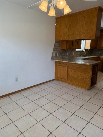 1614 SE Pinewood Dr, Lawton, OK 73501