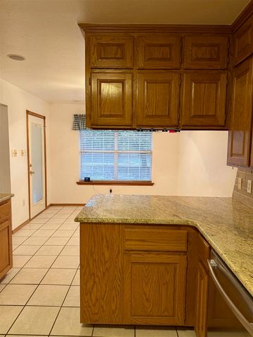 1614 SE Pinewood Dr, Lawton, OK 73501