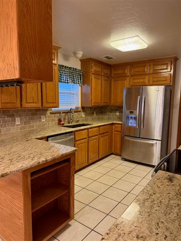 1614 SE Pinewood Dr, Lawton, OK 73501