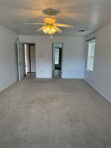 1614 SE Pinewood Dr, Lawton, OK 73501