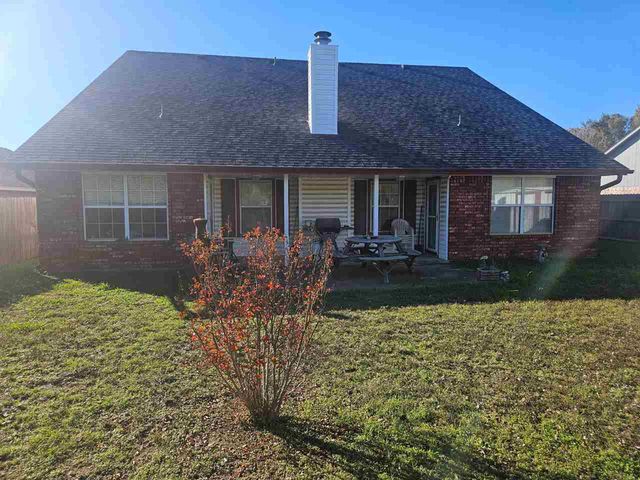 1614 SE Pinewood Dr, Lawton, OK 73501