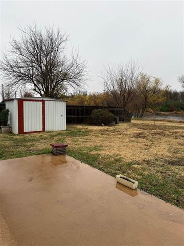 1614 SE Pinewood Dr, Lawton, OK 73501