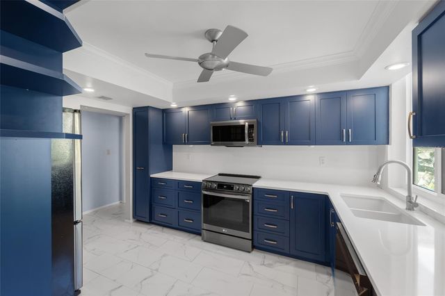 6265 MIDNIGHT PASS ROAD 102, Sarasota, FL 34242