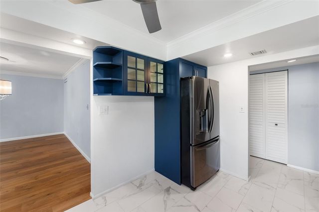 6265 MIDNIGHT PASS ROAD 102, Sarasota, FL 34242