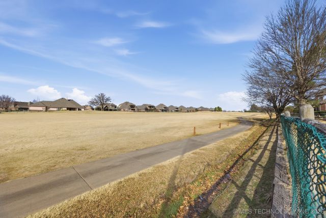 3912 N Battle Creek Drive, Broken Arrow, OK 74012