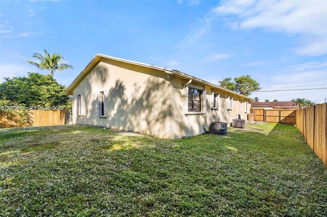 6560 SW 49th St 1, Davie, FL 33314