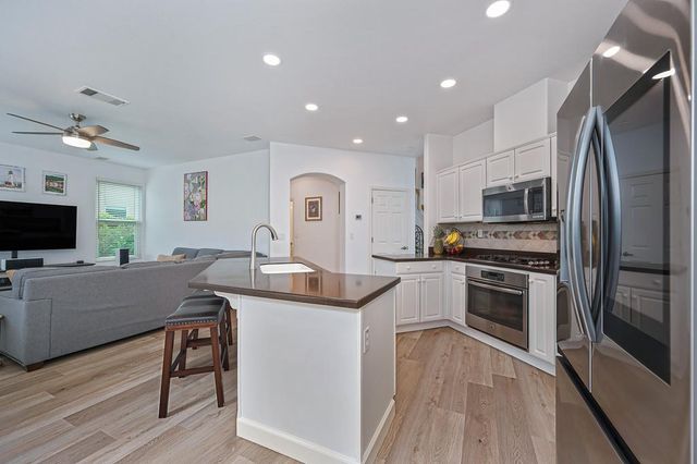 549 Fifteen Mile Dr, Roseville, CA 95678