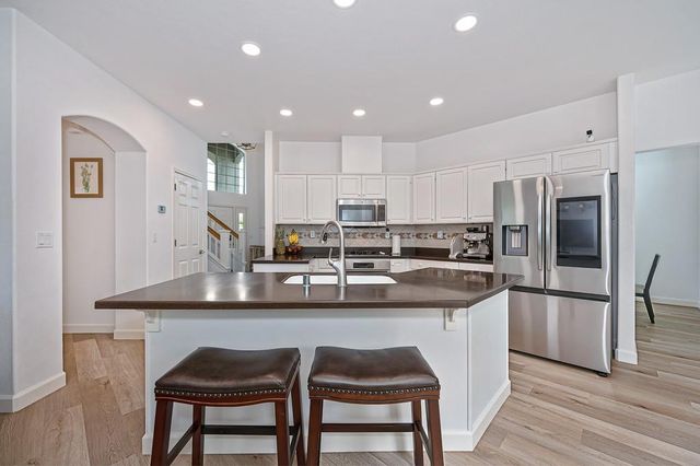 549 Fifteen Mile Dr, Roseville, CA 95678