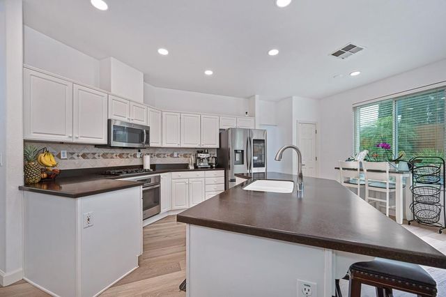 549 Fifteen Mile Dr, Roseville, CA 95678