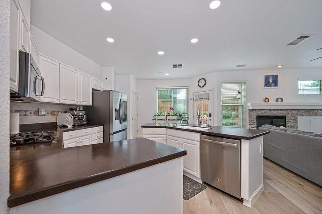549 Fifteen Mile Dr, Roseville, CA 95678