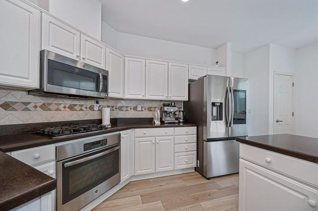549 Fifteen Mile Dr, Roseville, CA 95678