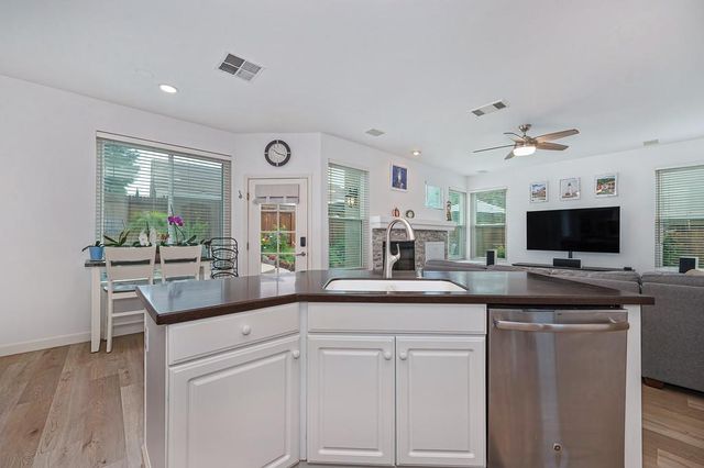 549 Fifteen Mile Dr, Roseville, CA 95678