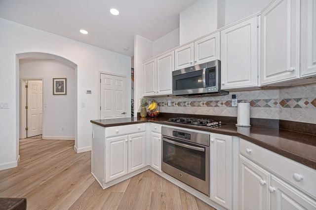 549 Fifteen Mile Dr, Roseville, CA 95678
