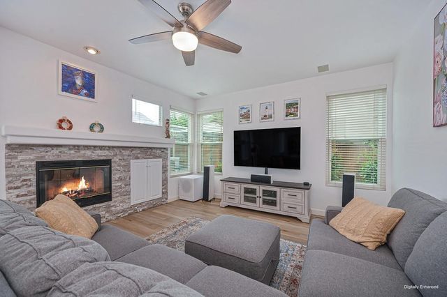 549 Fifteen Mile Dr, Roseville, CA 95678