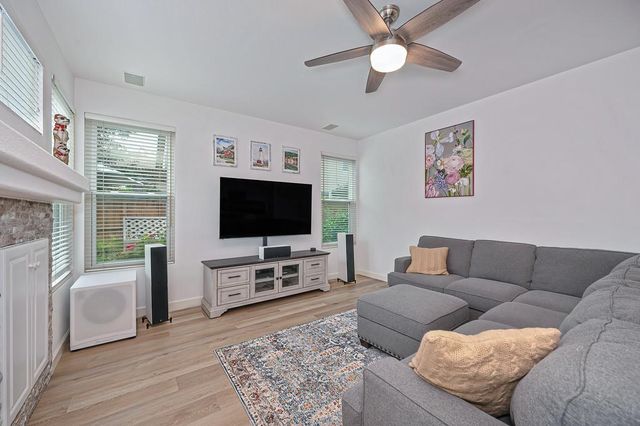 549 Fifteen Mile Dr, Roseville, CA 95678