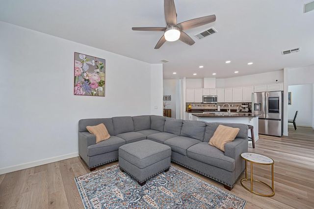 549 Fifteen Mile Dr, Roseville, CA 95678