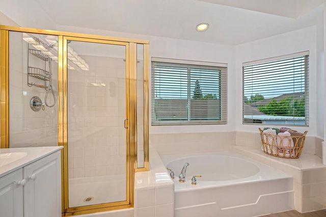 549 Fifteen Mile Dr, Roseville, CA 95678